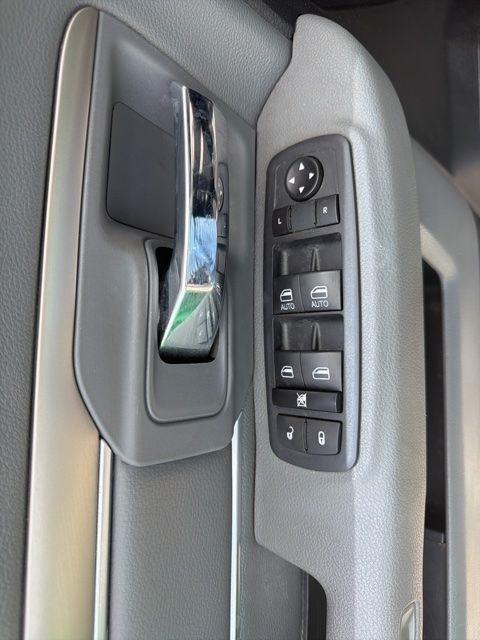 RAM 3500 Big Horn 4x4 Crew Cab 6'4" Box 2017