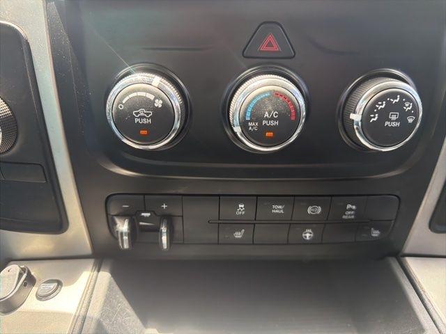 RAM 3500 Big Horn 4x4 Crew Cab 6'4" Box 2017