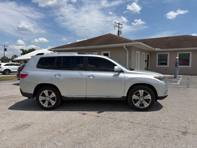 Toyota Highlander FWD 4dr V6 Limited (Natl) 2012