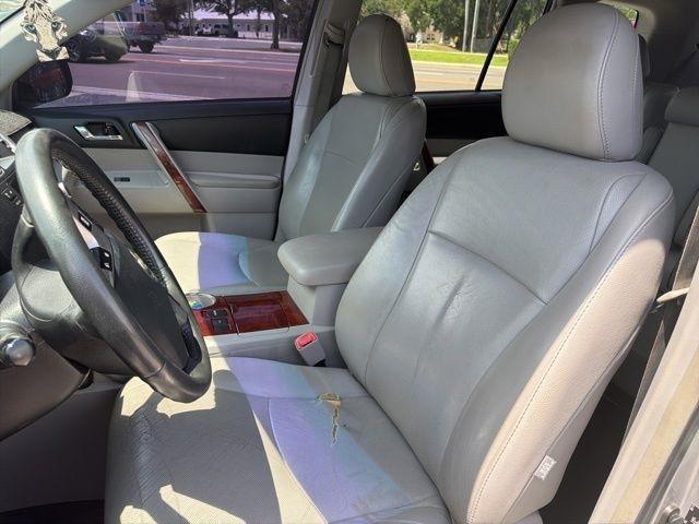 Toyota Highlander FWD 4dr V6 Limited (Natl) 2012