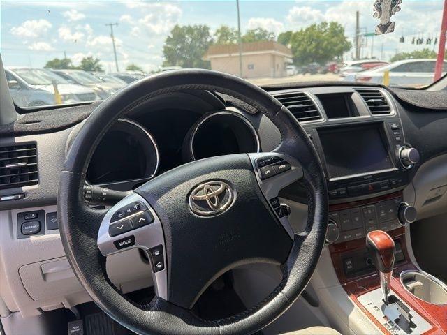 Toyota Highlander FWD 4dr V6 Limited (Natl) 2012