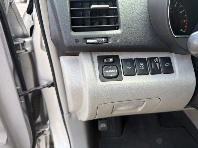 Toyota Highlander FWD 4dr V6 Limited (Natl) 2012