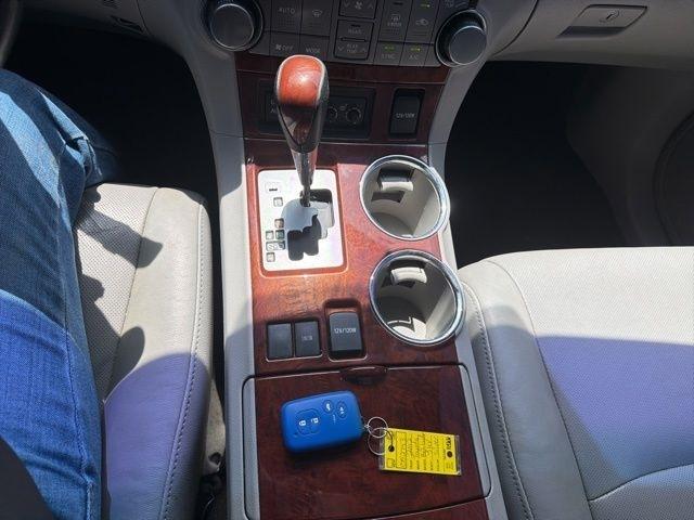 Toyota Highlander FWD 4dr V6 Limited (Natl) 2012