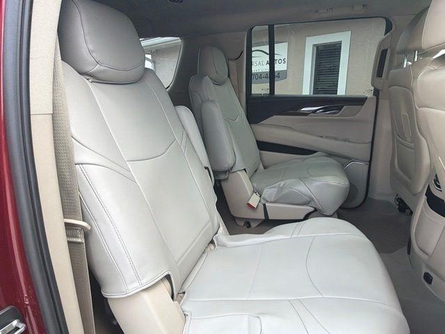 Cadillac Escalade ESV 2WD 4dr Luxury 2018