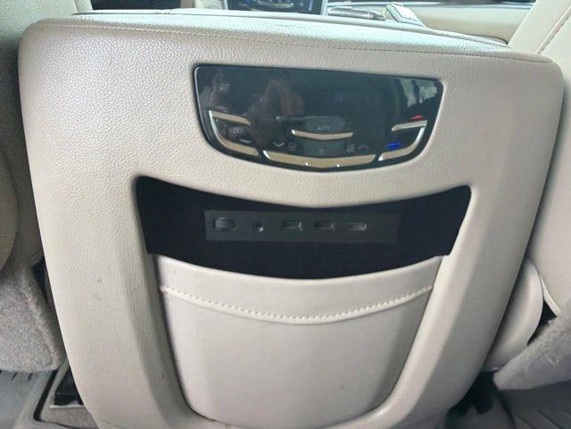 Cadillac Escalade ESV 2WD 4dr Luxury 2018