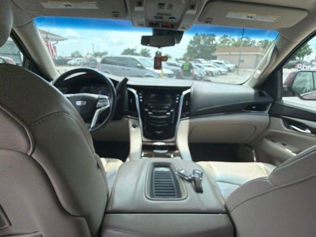 Cadillac Escalade ESV 2WD 4dr Luxury 2018