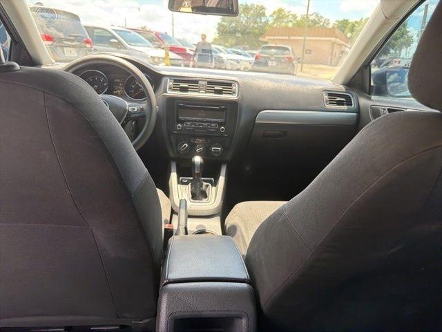 Volkswagen Jetta Sedan 4dr Auto 1.8T SE 2015