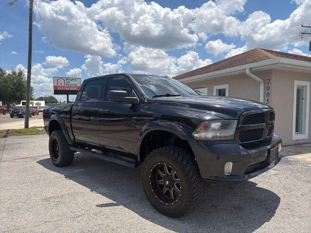RAM 1500 4WD Crew Cab 140.5" Express 2015