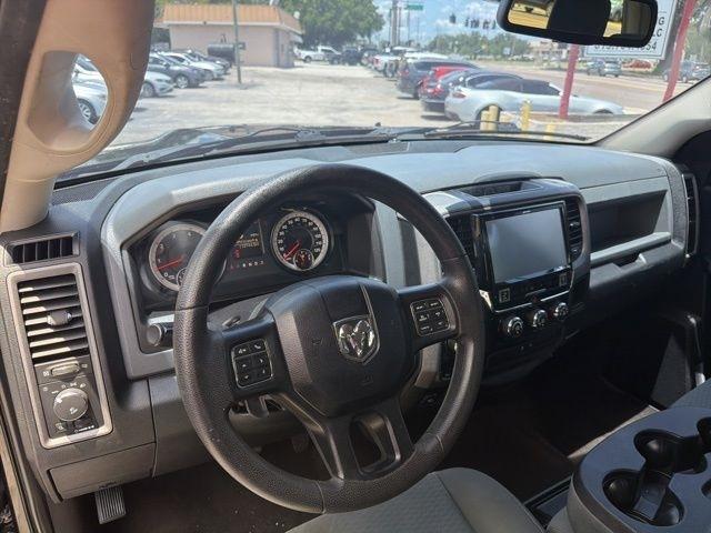 RAM 1500 4WD Crew Cab 140.5" Express 2015