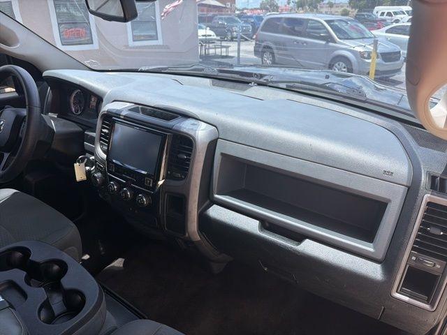 RAM 1500 4WD Crew Cab 140.5" Express 2015