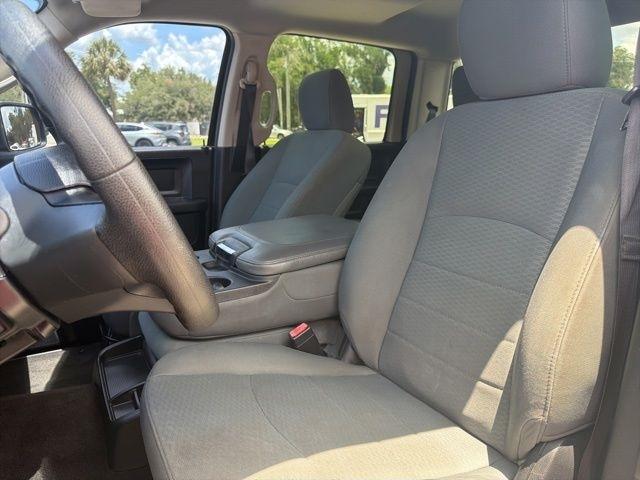 RAM 1500 4WD Crew Cab 140.5" Express 2015