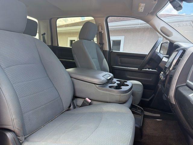 RAM 1500 4WD Crew Cab 140.5" Express 2015