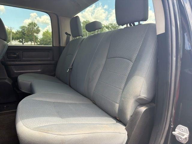 RAM 1500 4WD Crew Cab 140.5" Express 2015