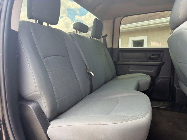 RAM 1500 4WD Crew Cab 140.5" Express 2015