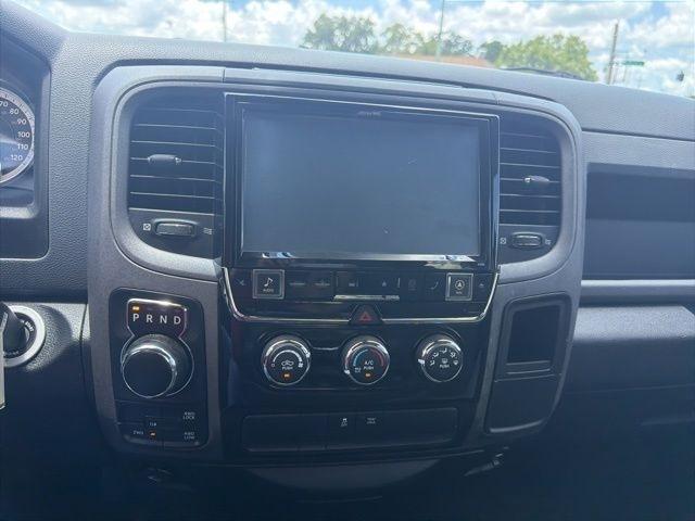 RAM 1500 4WD Crew Cab 140.5" Express 2015