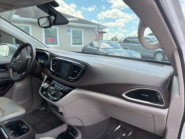 Chrysler Pacifica Touring L FWD 2018