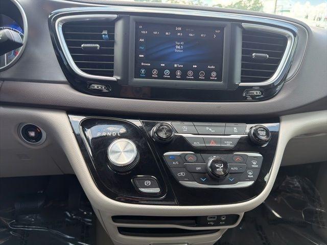 Chrysler Pacifica Touring L FWD 2018