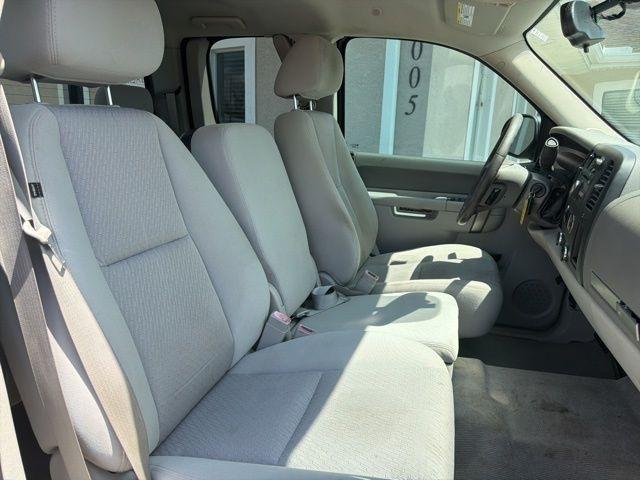 Chevrolet Silverado 1500 2WD Ext Cab 143.5" LT 2012