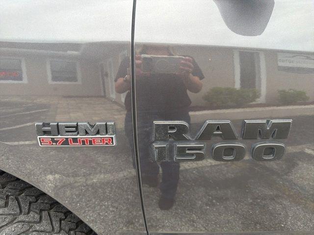 RAM 1500 4WD Quad Cab 140.5" Express 2016