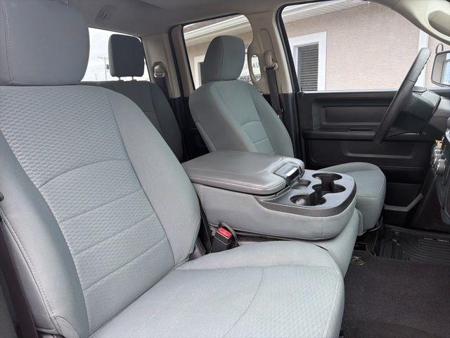 RAM 1500 4WD Quad Cab 140.5" Express 2016