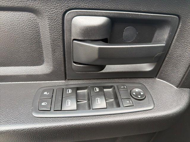 RAM 1500 4WD Quad Cab 140.5" Express 2016