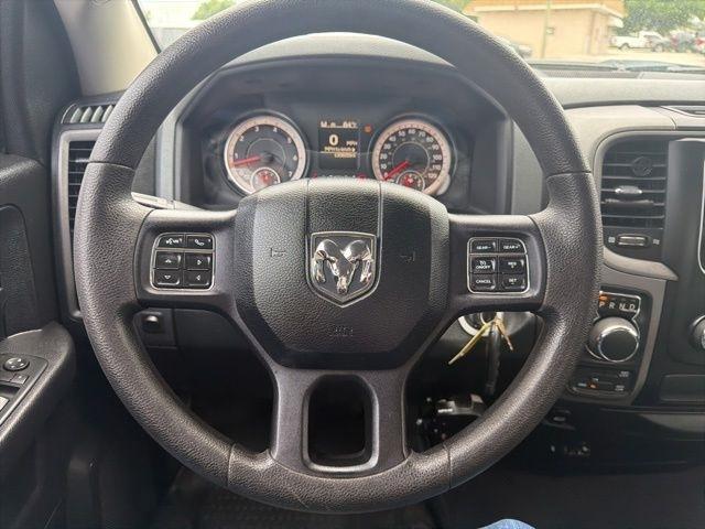 RAM 1500 4WD Quad Cab 140.5" Express 2016