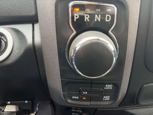 RAM 1500 4WD Quad Cab 140.5" Express 2016