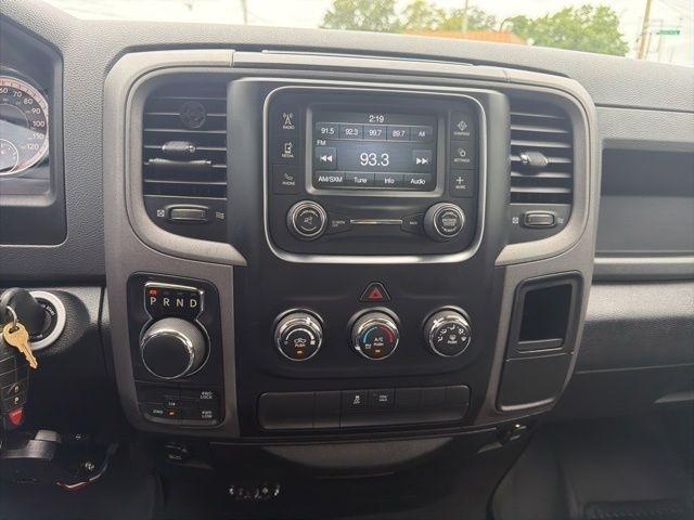 RAM 1500 4WD Quad Cab 140.5" Express 2016