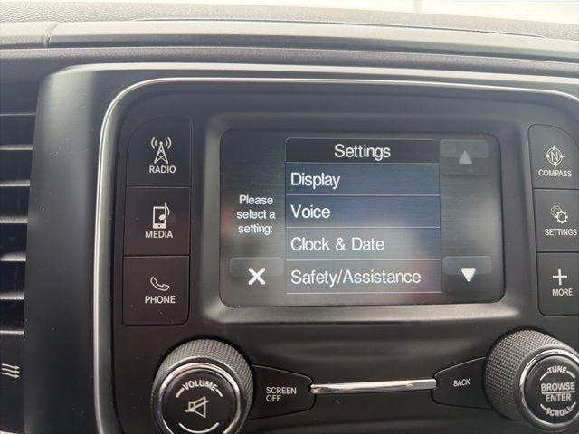 RAM 1500 4WD Quad Cab 140.5" Express 2016