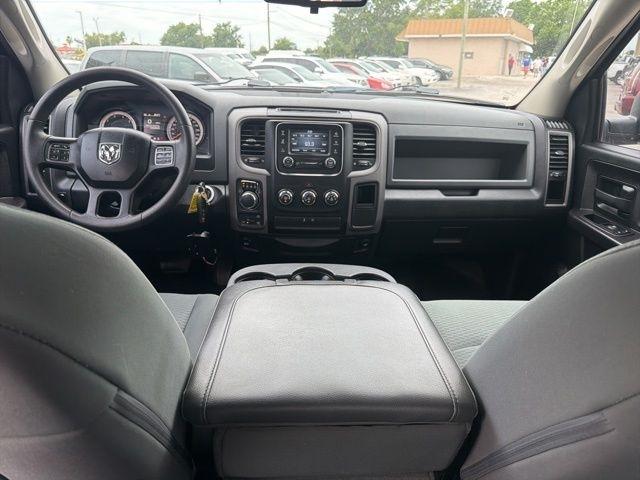 RAM 1500 4WD Quad Cab 140.5" Express 2016