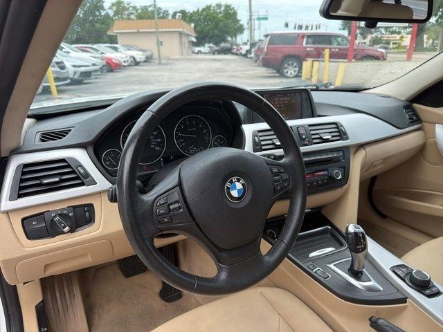 BMW 3 Series 4dr Sdn 328i RWD 2012