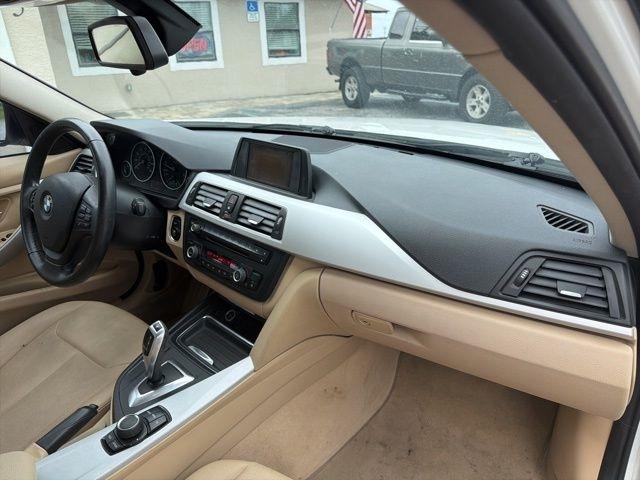 BMW 3 Series 4dr Sdn 328i RWD 2012