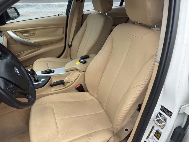 BMW 3 Series 4dr Sdn 328i RWD 2012