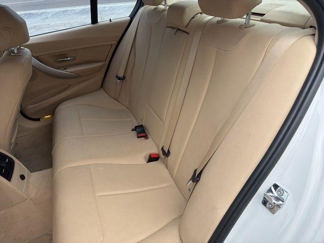 BMW 3 Series 4dr Sdn 328i RWD 2012