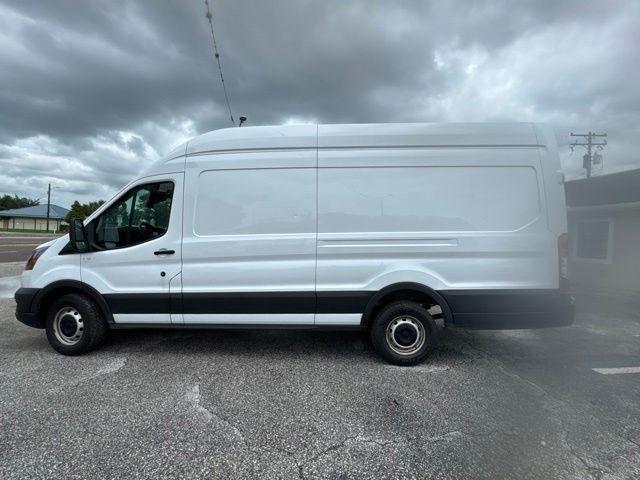 Ford Transit Cargo Van T-250 148" EL Hi Rf 9070 GVWR RWD 2023