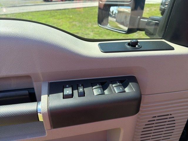 Ford Super Duty F-550 DRW 4WD Crew Cab 176" WB 60" CA Lariat 2008