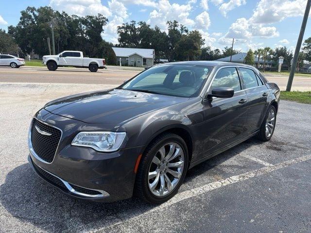 2017 Chrysler 300 Limited's photo