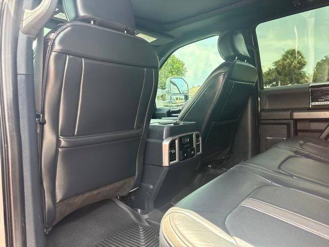Ford Super Duty F-450 DRW King Ranch 4WD Crew Cab 8' Box 2022
