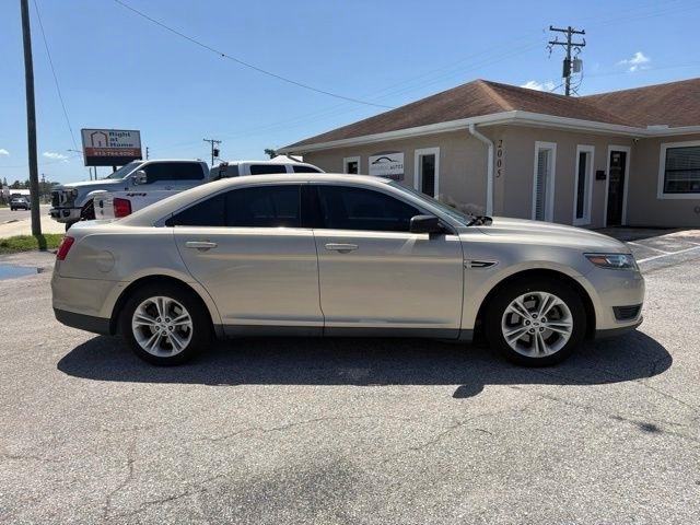 Ford Taurus SE FWD 2018