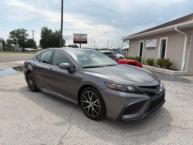 Toyota Camry Hybrid SE Nightshade CVT (Natl) 2023