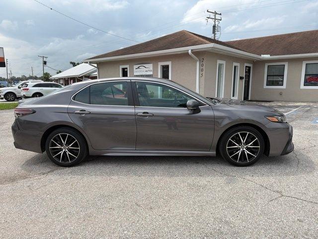 Toyota Camry Hybrid SE Nightshade CVT (Natl) 2023