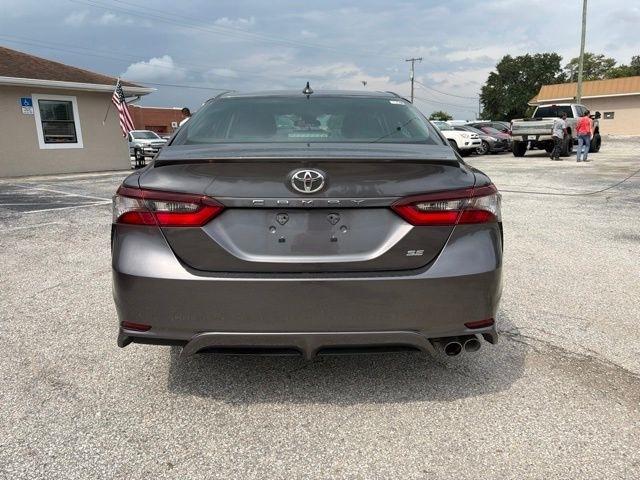 Toyota Camry Hybrid SE Nightshade CVT (Natl) 2023