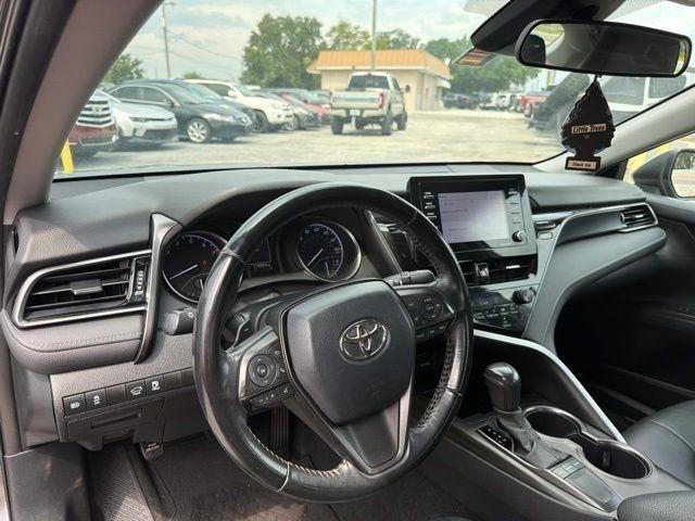 Toyota Camry Hybrid SE Nightshade CVT (Natl) 2023
