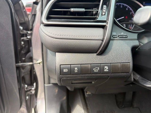 Toyota Camry Hybrid SE Nightshade CVT (Natl) 2023