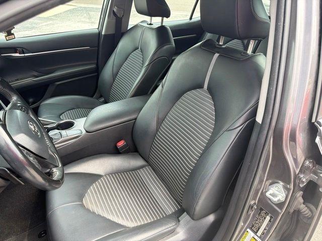 Toyota Camry Hybrid SE Nightshade CVT (Natl) 2023