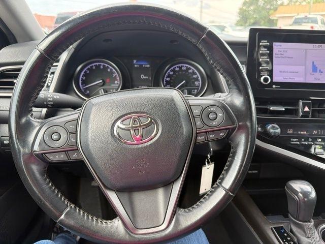 Toyota Camry Hybrid SE Nightshade CVT (Natl) 2023