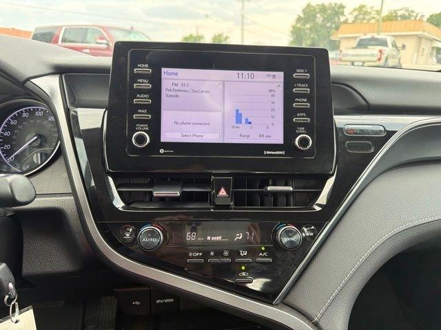 Toyota Camry Hybrid SE Nightshade CVT (Natl) 2023