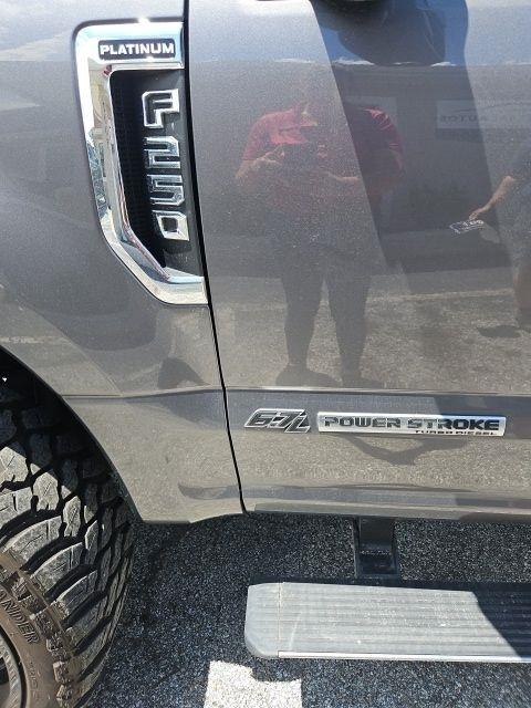 Ford Super Duty F-250 SRW King Ranch 4WD Crew Cab 8' Box 2021