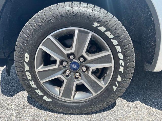 Ford F-150 2WD SuperCrew 157" Lariat 2016
