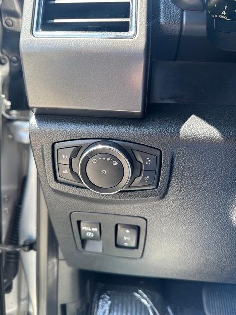 Ford F-150 2WD SuperCrew 157" Lariat 2016